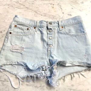 Levi Strauss high waisted high rise light blue denim jean shorts size 27
